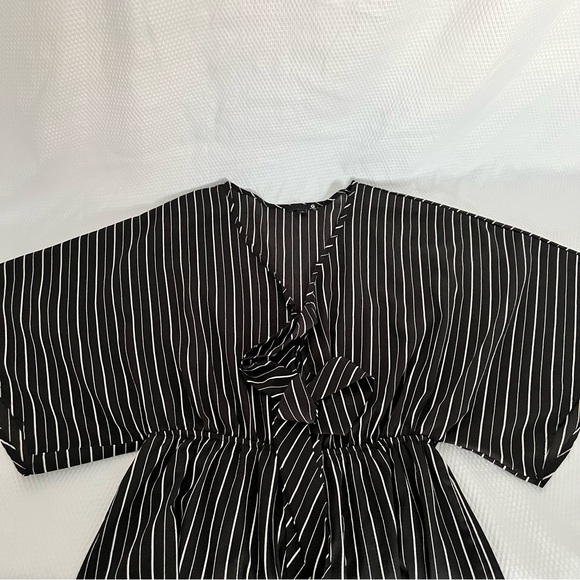 G by Guess Tie-Front Romper Black / White Women’s size L - Picture 7 of 8